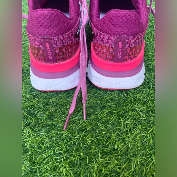 Nike women Magenta Sneakers - Picture 7 of 7